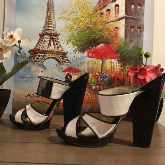 L.A.M.B. Platform Sandal - Picture 3 of 3